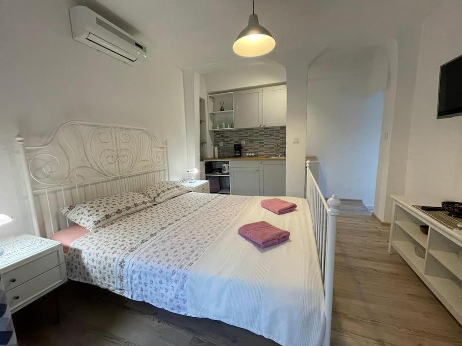 Studio Apartman Barbeta Grebastica Exterior photo